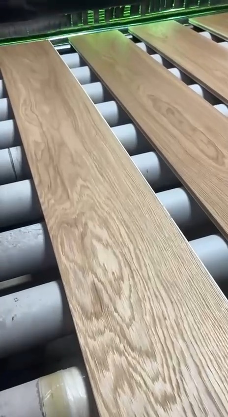Video: oak planks moving along the finishing line